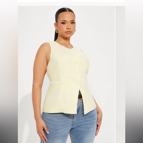 Fashion Nova Tops - NWT Butter Yellow Linen Vest Spring Fashion Size M